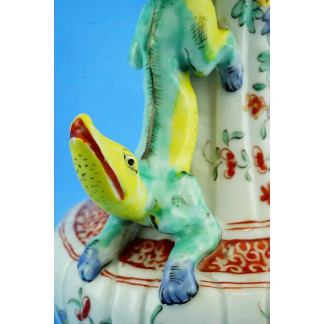 18th Century Soft Porcelain Vase with Kakiemon Decoration from Chantilly, Mennecy Saint-Cloud, France For Sale - Image 15 of 18