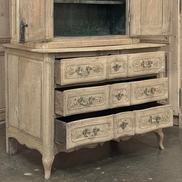 18th Century Country French Louis XV Liegeois Stripped Oak Commode a Deux Corps For Sale - Image 17 of 18