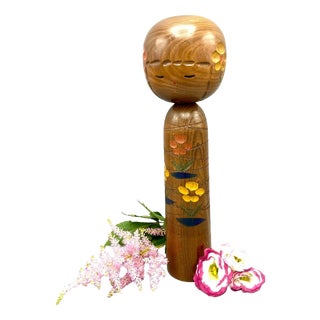 Vintage Sōsaku Kokeshi with Floral Decoration by Masashi Takeda, 1960 For Sale