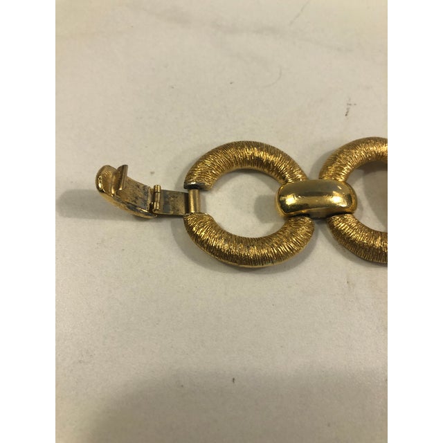 Metal 1970s Crown Trifari Textured Gold Link Bracelet For Sale - Image 7 of 14