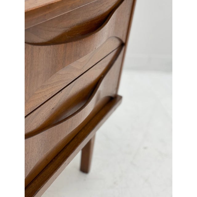 Mid-Century Modern Sculptural Nightstand For Sale - Image 11 of 12