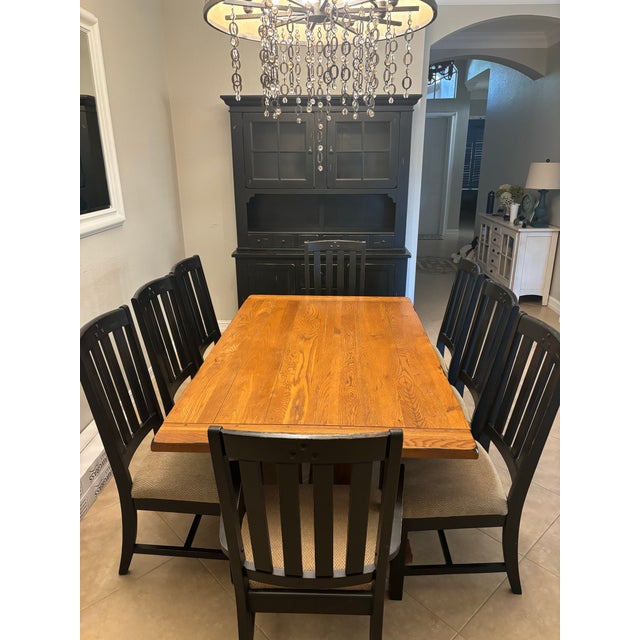 9-piece solid oak dining room set from the Broyhill Attic Heirlooms Collection. The set features a traditional wood table...