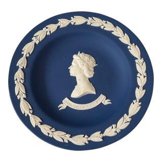 Vintage 1977 Wedgwood Dark Blue Jasperware Silver Jubilee Pin Dish For Sale