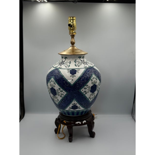 Late 20th Century Vintage Blue & White Chinoiserie Ginger Jar Lamps With Custom Teal Linen Shades - a Pair For Sale - Image 5 of 11