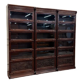 Classic English Bookcase in the style of Globe-Wernicke For Sale