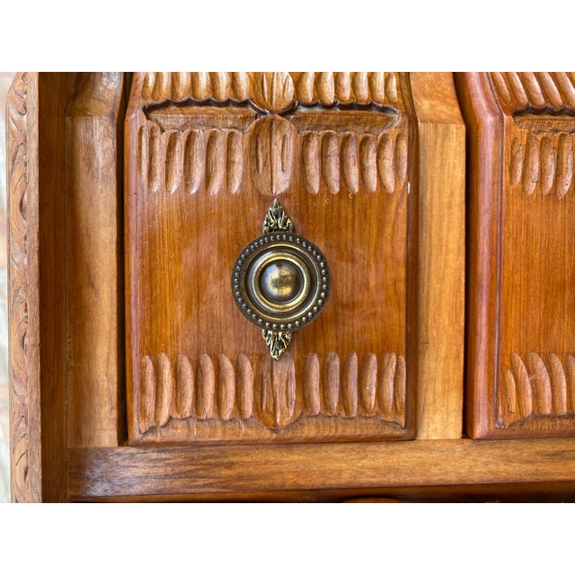 Early 20th Century Italian Burl Walnut and Fruitwood Bedside Commodes, Set of 2 For Sale In Miami - Image 6 of 18