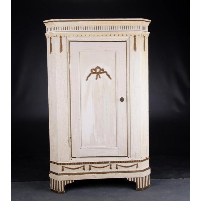Early 19th Century Gustavian Corner Cabinet For Sale In Greensboro - Image 6 of 7