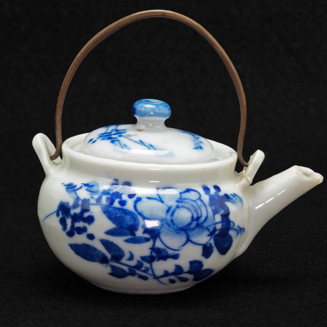 Miniature Japanese Porcelain Teapot With Bird Design Early 20th Century For Sale In Phoenix - Image 6 of 12