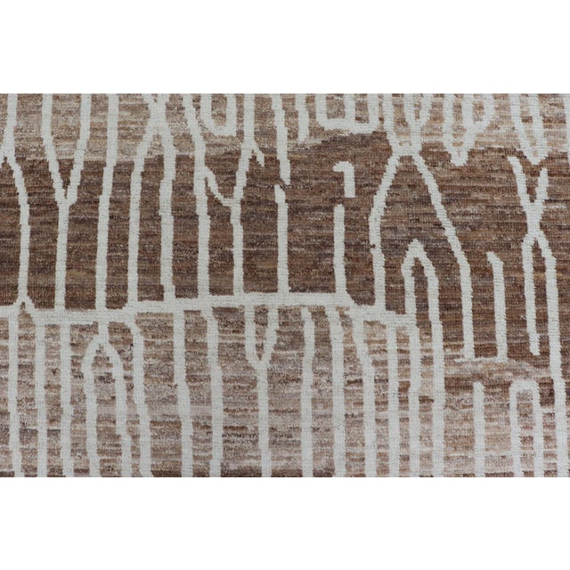 Keivan Woven Arts Hand-Knotted Wool Moroccan Rug With Abstract Modern Design For Sale In Atlanta - Image 6 of 13