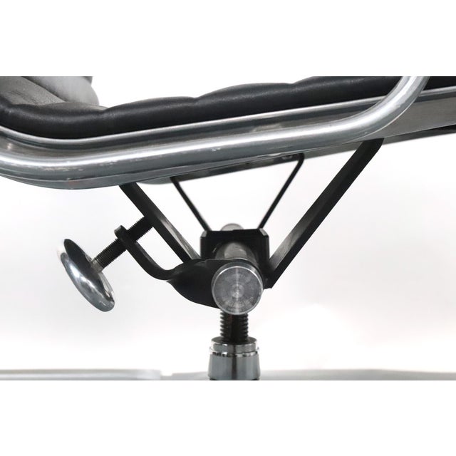 Late 20th Century Eames Style Black Leather Herman Miller Aluminum Group Chair For Sale - Image 12 of 15