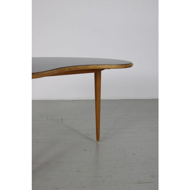 Kidney-Shaped 3-Legged Coffee Table in Wood with Black Formica Top, 1950s For Sale - Image 12 of 18