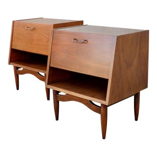 Mid Century Modern American of Martinsville Dania Nightstands - a Pair For Sale