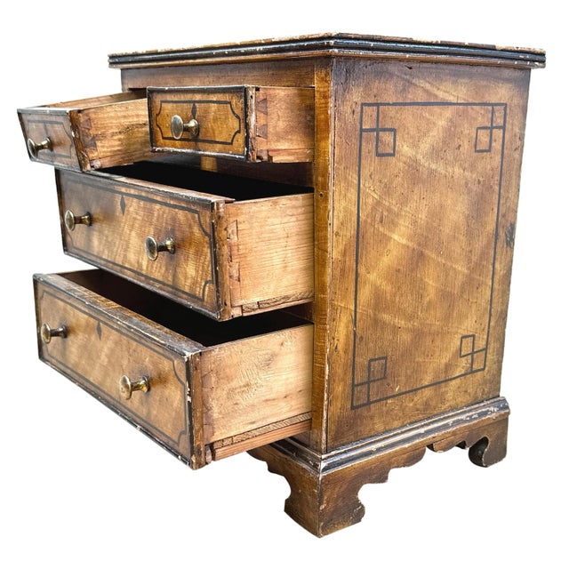 Wood 19th Century Painted Pine Chest of Drawers, 1850 For Sale - Image 7 of 10