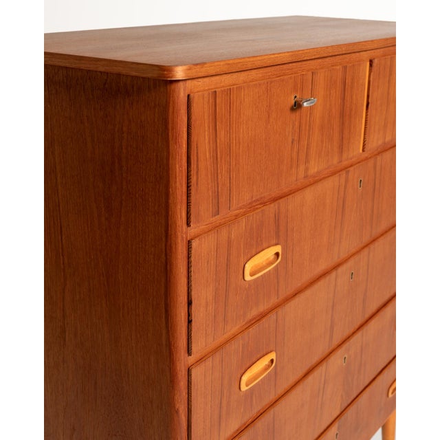 Scandinavian Teak Chest of Drawers with Oak Details, 1960s For Sale - Image 4 of 9