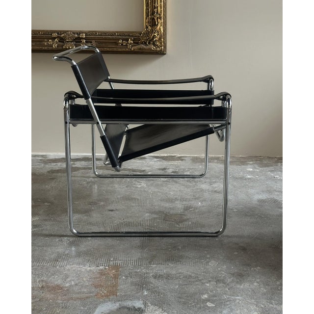 1970s Wassily Armchairs in Black Leather by Marcel Breuer for Gavina, 1970s, Set of 2 For Sale - Image 5 of 15