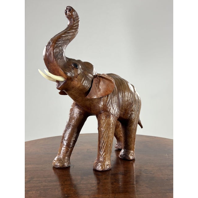 Very nice with leather -lined elephant. Originally from England, early 20th century. Perfect condition. Dimensions: 47h x...