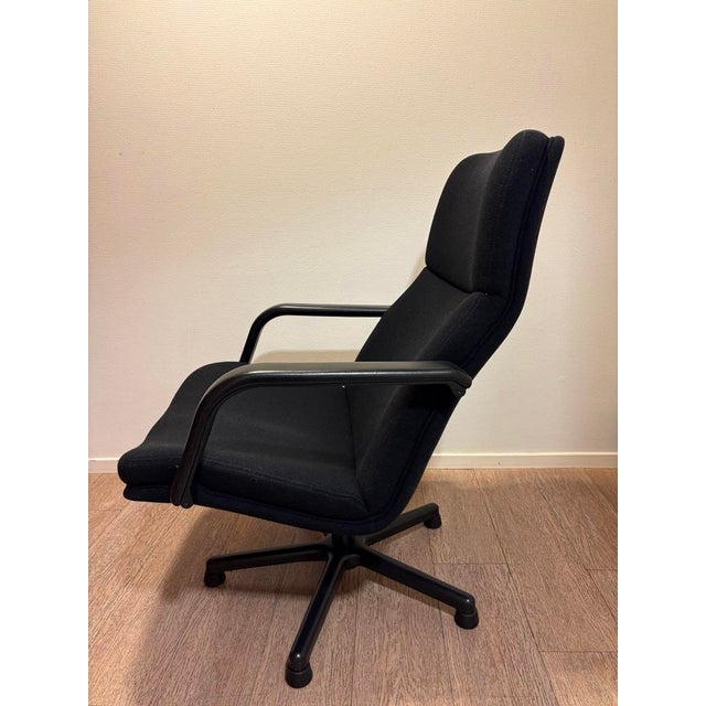 Mid-Century Modern Model F141 Swivel Chair in Black Upholstery with Skai Armrests attributed to Geoffrey Harcourt for Artifort, 1970s For Sale - Image 3 of 8