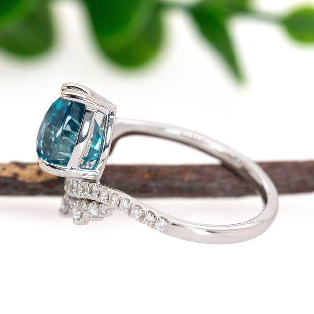 2020s 3.7ct Blue Zircon Ring With Natural Diamond Accents: Solid 14k Gold - Pear Cut, Size 6.75 For Sale - Image 5 of 7