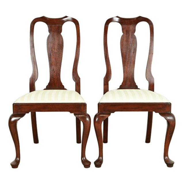 Henkel Harris Queen Anne Solid Mahogany Side Chairs or Dining Chairs, Pair For Sale