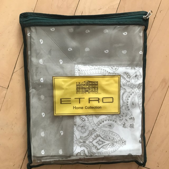 This is a brand new unused set of pillowcases from Italy. They have edges the way that a sham woodwork and the entrance...