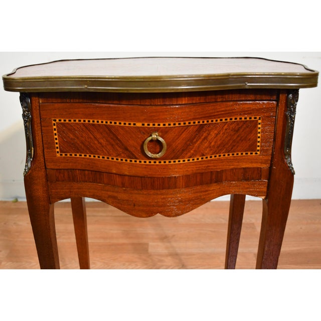 1910 Antique French Louis XV Walnut Satin Wood Inlay Nightstand Table France For Sale - Image 4 of 14