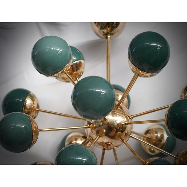 A fantastic green light fixture, with a striking design thanks to the unique shape of these green glass spheres and the...