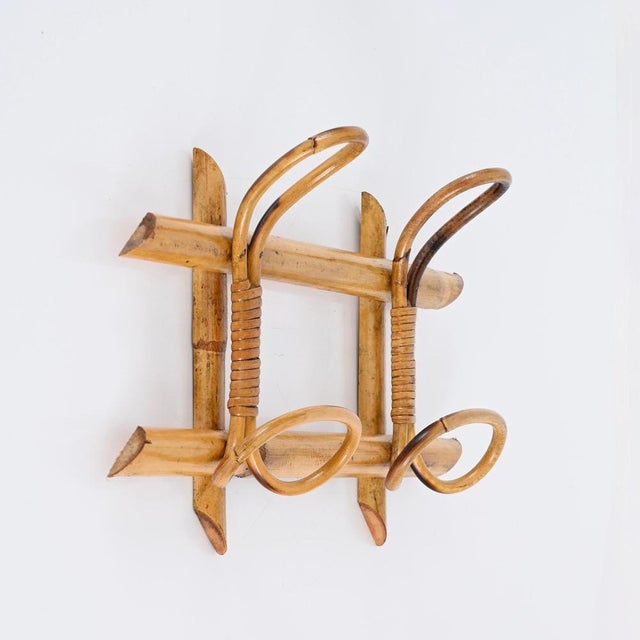 Beautiful Riviera style wall hanger, fully made in curved rattan, bamboo and wicker. This lovely French Riviera coat rack...