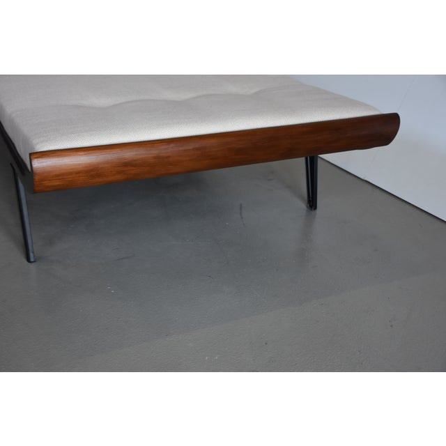 Auping Mid-Century Modern Cleopatra Daybed with Linen Fabric by Dick Cordemeijer for Auping For Sale - Image 4 of 12