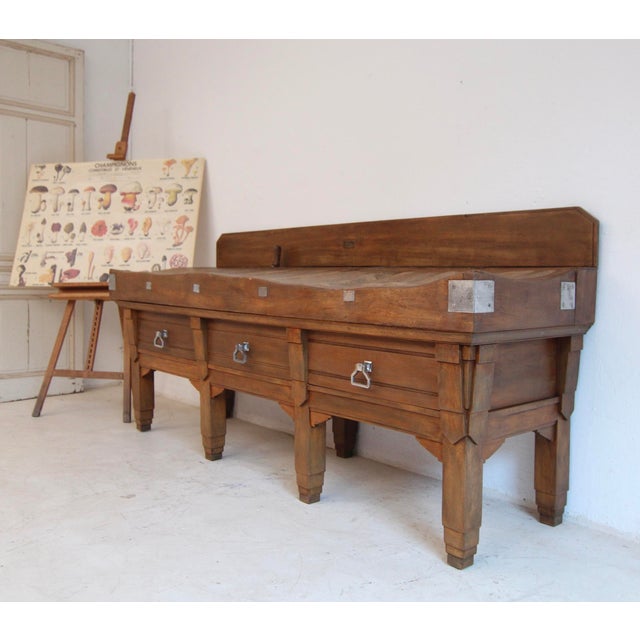 A exceptional large Art Deco butcher's block from the 1930s. Solidly crafted from beech wood. Since the Middle Ages, the...