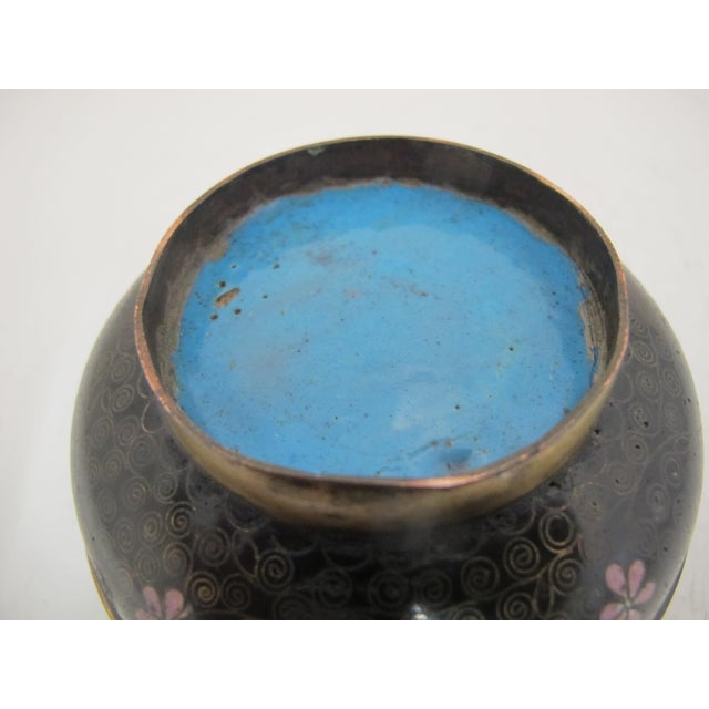 Chinese Cloisonne Round Coil Flower & Leaf Design Enamel Jar Box With Lid For Sale - Image 4 of 6
