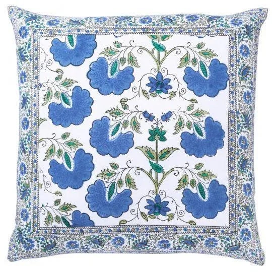 With an exuberant all-over flower pattern, the Janvi design presents a modern take on traditional, nature-inspired motifs....