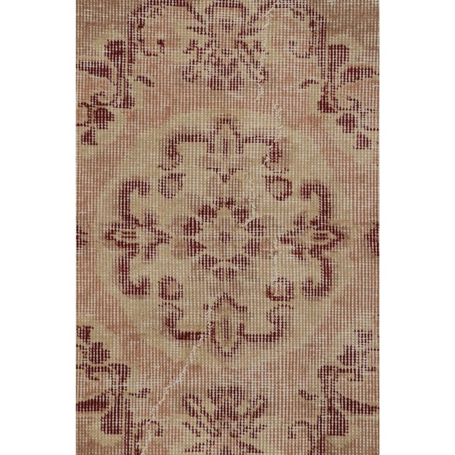1960s Vintage Zeki Müren Rug in Pink With Floral Medallion, From Rug & Kilim For Sale - Image 5 of 7