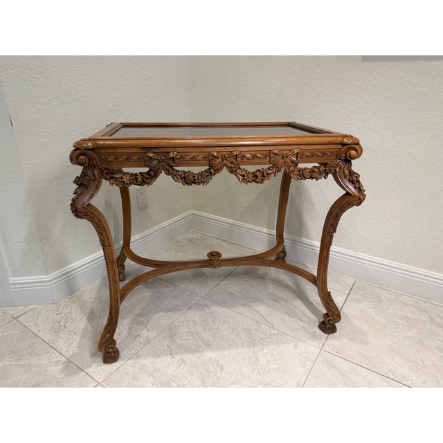 French Late 19th Century French Louis XVI-Style Carved Glass-Top Walnut Display Table/Table De Curiosites For Sale - Image 3 of 5