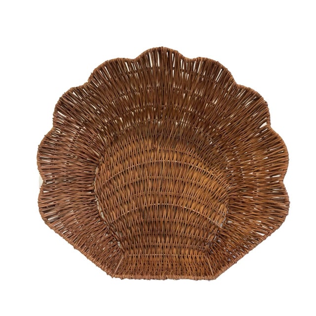 Woven Rattan Scallop Coastal Clam Sea Shell Shape Basket Trays (Set of 2) For Sale - Image 4 of 7