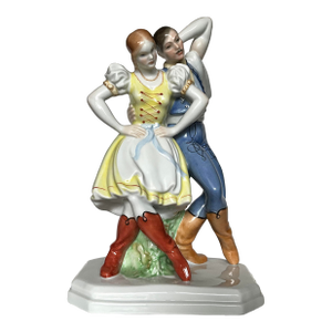 Herend Hand-Painted Porcelain Hungarian Dancers Figurine – Romantic Folk Couple
