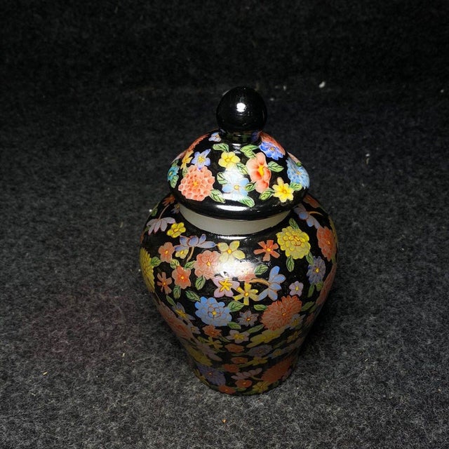 Hand Painted Liuli Glass Lidded General Jar, Black Ground Multi-Colored Floral Pattern, Chinoiserie Ginger Jar For Sale In Los Angeles - Image 6 of 9