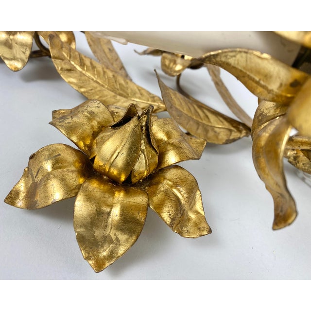 Gold Italian Florentine Wall Sconce in Gilt Metal with Curved Iron Leaves, 1960s For Sale - Image 8 of 9