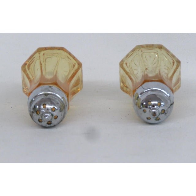 Imperial Glass Ohio Old Williamsburg Yellow Salt and Pepper Shaker Set Usa 4511b For Sale - Image 4 of 8