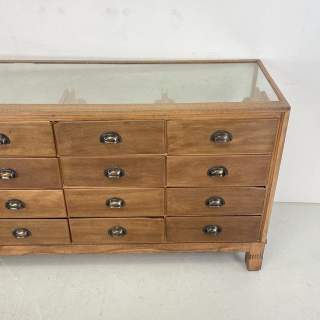 16 Drawer Oak Shop Counter, 1930s For Sale - Image 4 of 11
