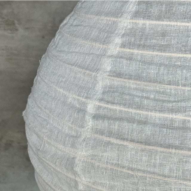 White Japanese-Style Teardrop-Shaped Pendant Light in Rattan and Natural Linen, 1980s For Sale - Image 8 of 18