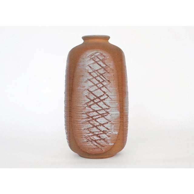 1960s Vintage Modernist Victor Bracke Abstract Incised Studio Pottery Vase For Sale - Image 5 of 13