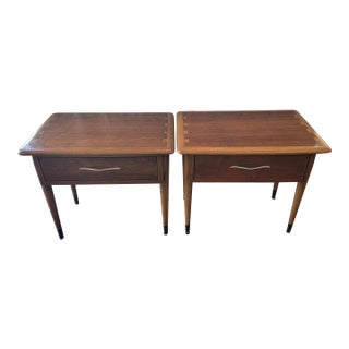 1960s Lane Mid-Century Modern Walnut Acclaim One-Drawer Side Tables - a Pair For Sale