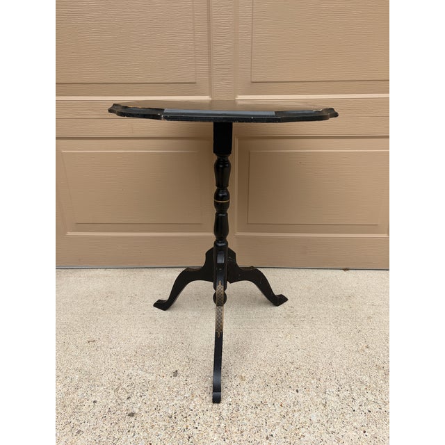1940s Regency Chinoiserie Black Painted Walnut Side Table With Hand-Painted Scenes For Sale In South Bend - Image 6 of 10