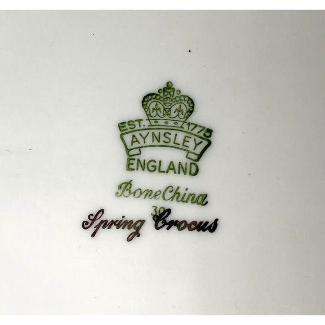 Ceramic 1980s Aynsley John England “Spring Crocus” Large Serving Platter - Rectangular, Glossy White, Crocus Design & Platinum Trim For Sale - Image 7 of 7