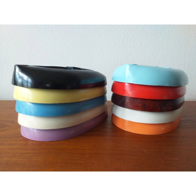 Purple Unique Colored Bakelite Ashtrays from Škoda Car Manufacturer, 1959, Set of 10 For Sale - Image 8 of 9