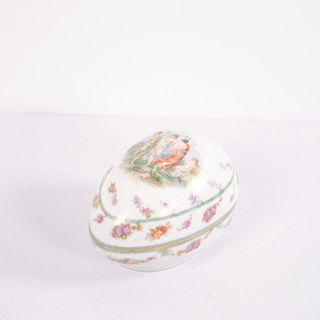 French Jewelry Box with Hand-Painted Motif, 1890s For Sale - Image 4 of 9