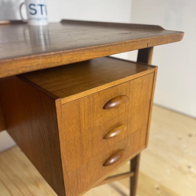 Vintage Danish Desk in Teak by Svend Åge Madsen for H.P. Hansen, 1960s For Sale - Image 9 of 18