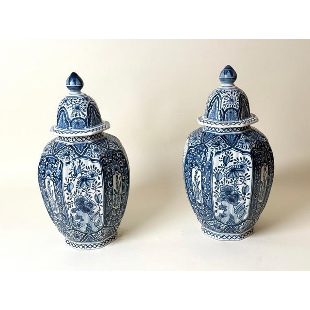 Blue and White Lidded Faience Urns by Tichelaar Makkum, 1930s, Set of 2 For Sale - Image 6 of 14