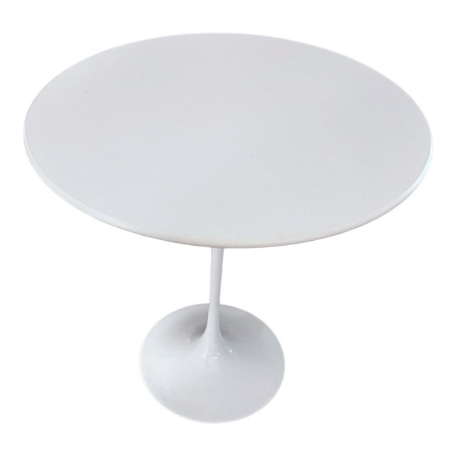 Vintage Knoll Saarinen 20” Round White Tulip Side Table by Eero Saarinen For Sale