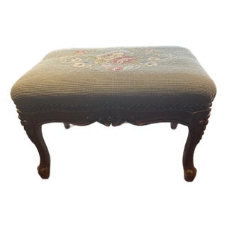 Early 20th Century Victorian Foot Stool With Needlepoint Top For Sale